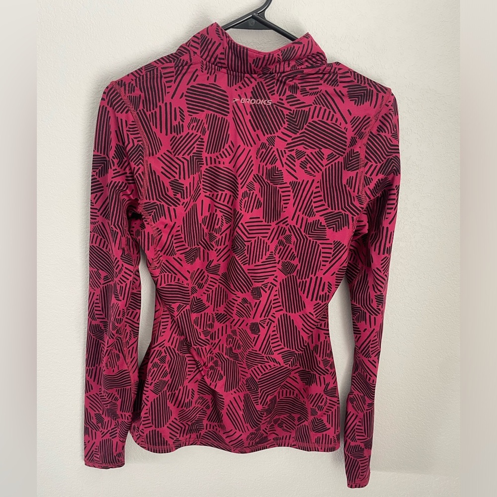Brooks Pink Black Geometric Running Pullover Women’s M Reflective Thumbholes - Picture 7 of 8